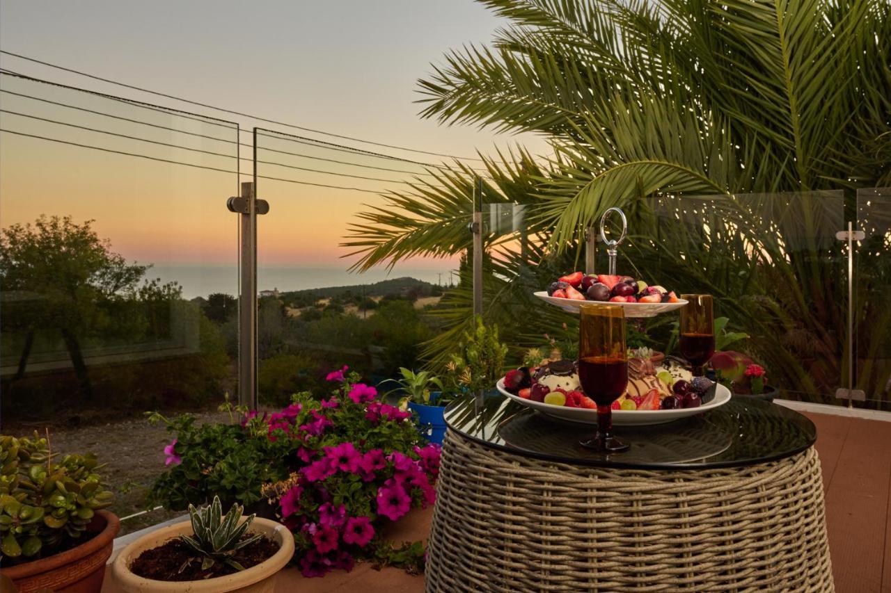 Villanelle Bed & Breakfast Welcomes Dog Lovers Only Тала Экстерьер фото